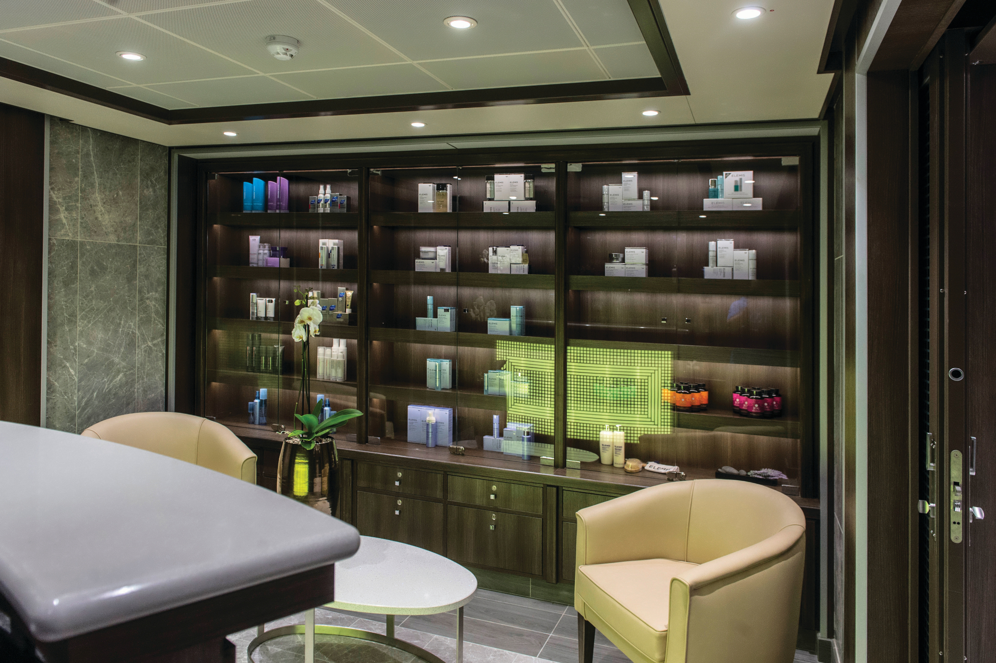 MyCruise Silversea Silver-Muse Offentlige-arealer Pool-spa5
